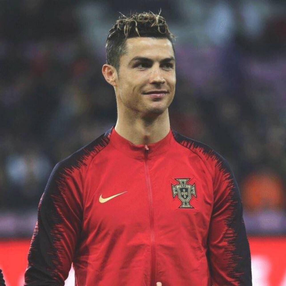 朗斯力压大巴黎，持续领跑法甲积分榜，萨热打造铁血球队（朗斯力压巴黎稳居法甲榜首，萨热锻造铁血之师）