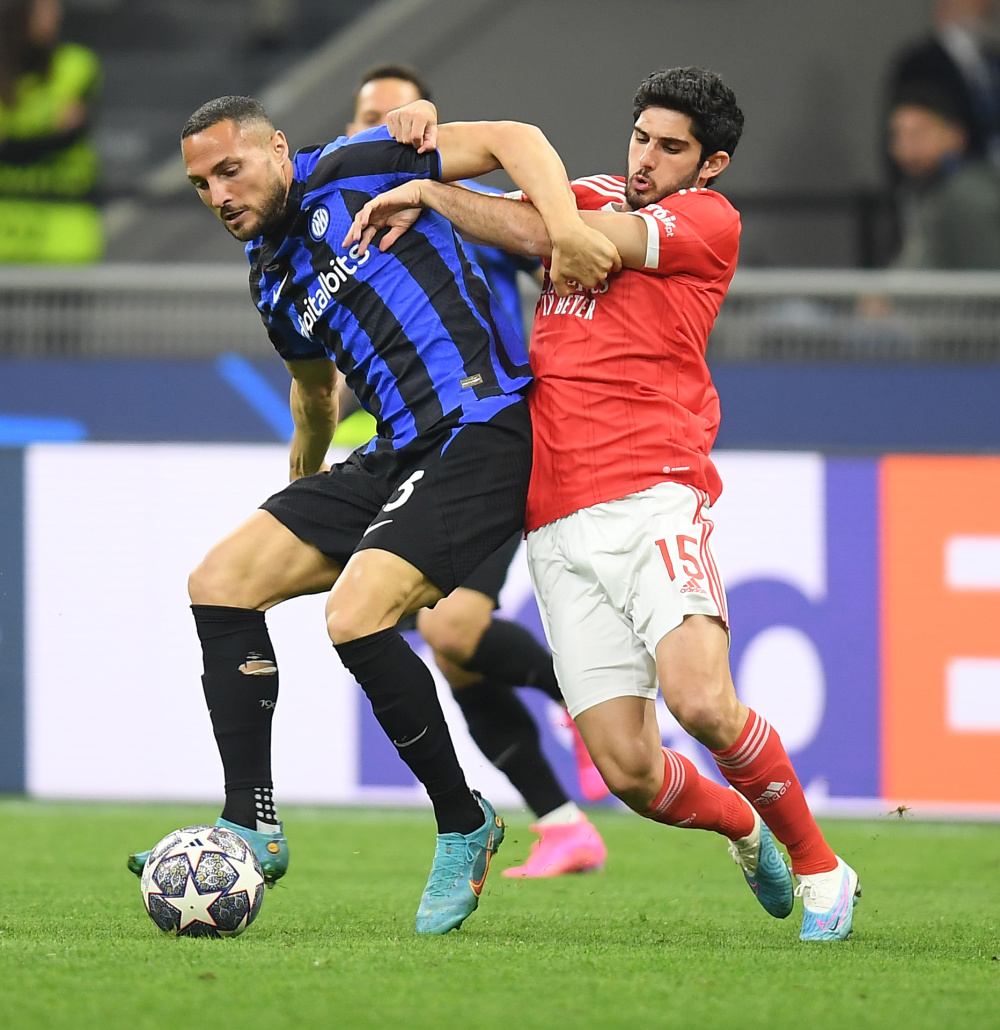 状态不错！4号秀克尼佩尔半场9中7轰18分（手感火热！4号秀克尼佩尔半场9投7中砍下18分）