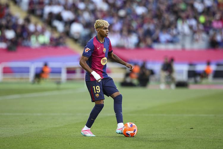 他三分一旦开张就挡不住（他三分手感一来，谁也拦不住）