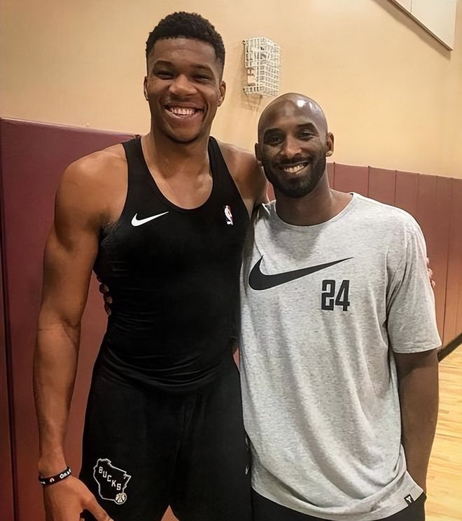 斯基拉：国米派球探考察卡利亚里20岁的右翼卫帕莱斯特拉（斯基拉：国米派遣球探赴卡利亚里考察20岁右翼卫帕莱斯特拉）