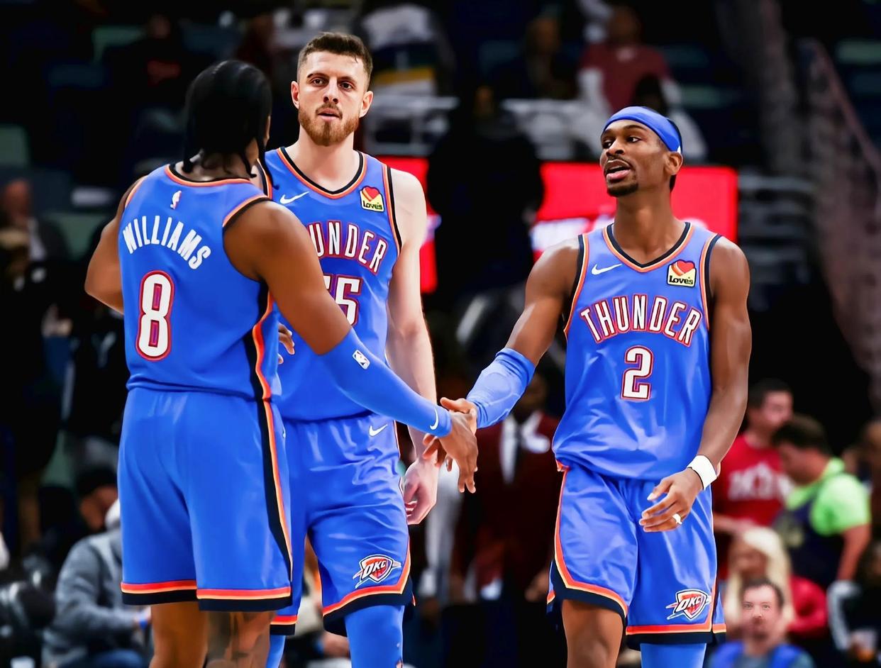 一贝蒂斯球迷袭击了一巴萨球迷，部分球迷甚至高喊“你真棒”（一名贝蒂斯球迷袭击巴萨球迷，现场有人起哄高喊“你真棒”）