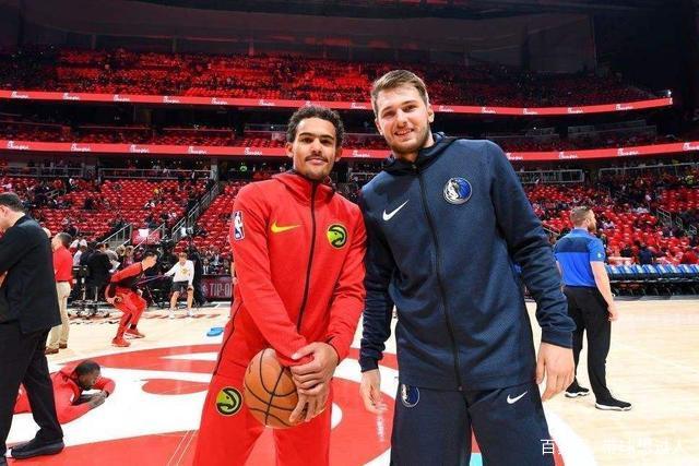 记者：丘库埃梅卡本人很想回到多特，但后者对其伤病史有顾虑（记者：丘库埃梅卡盼重返多特，多特担心其伤病史）