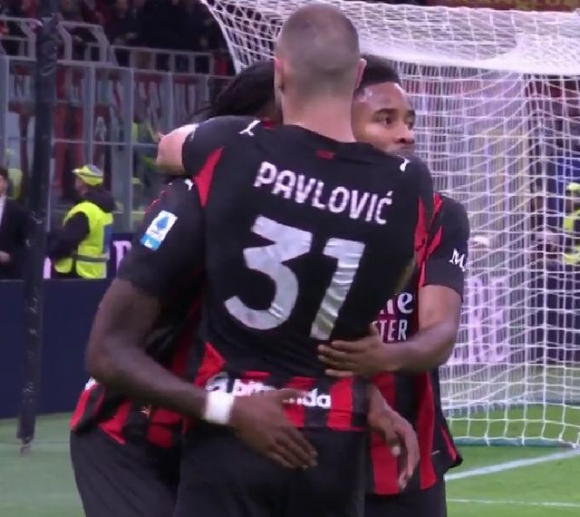 半场战报：阿森纳1-0布拉格斯拉维亚，萨卡点射（半场快讯：萨卡点球命中，阿森纳1-0领先布拉格斯拉维亚）