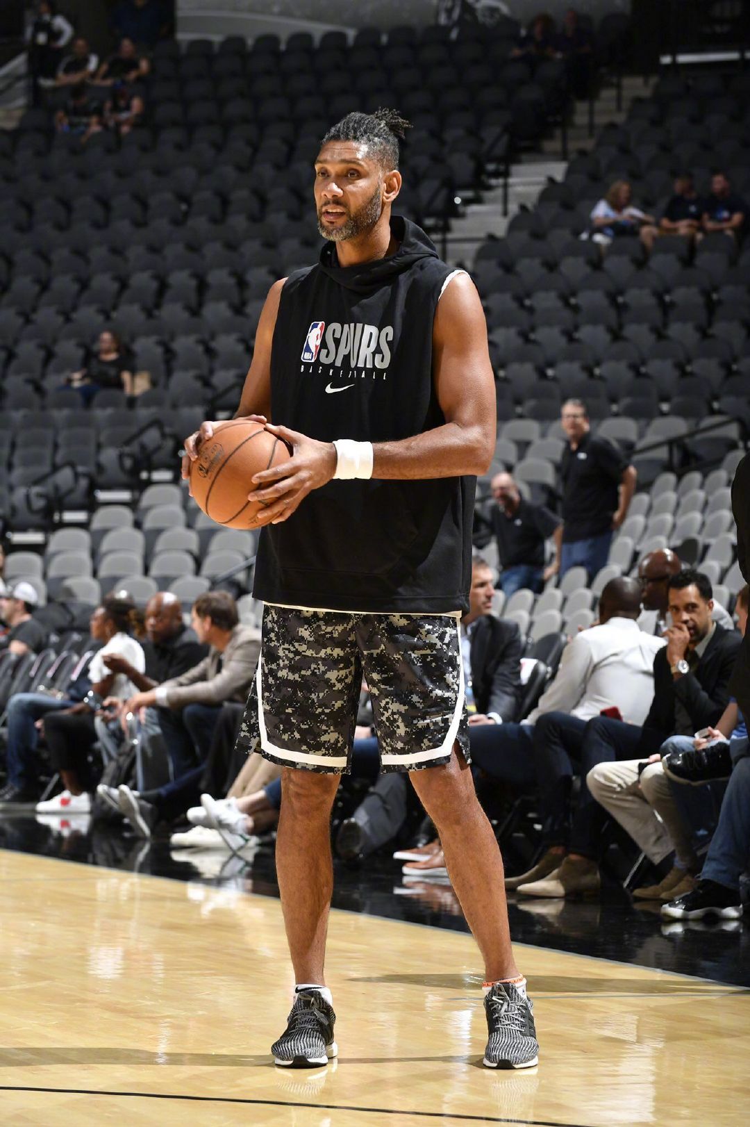 喀麦隆前主帅：埃托奥很自恋，他排挤奥纳纳等人参加非洲杯（喀麦隆前帅称：埃托奥过度自恋，曾阻挠奥纳纳等人征战非洲杯）