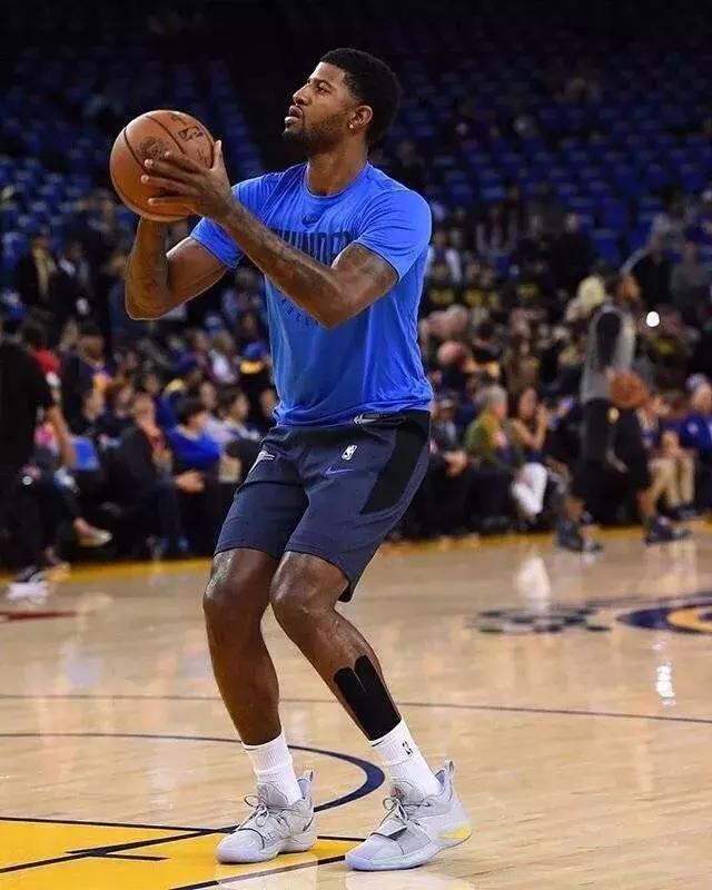 受到撞击影响？米切尔第三节仅5中2，得到4分1板1助（被撞影响发挥？米切尔第三节手感欠佳，5投2中拿下4分1篮板1助攻）