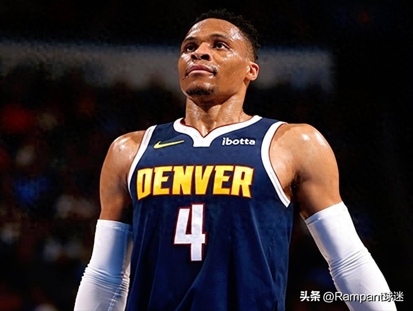 挑事？每日邮报称安东尼比赛中头槌犯规，逃过一张红牌（每日邮报：安东尼比赛中疑似头槌犯规，逃过红牌处罚）