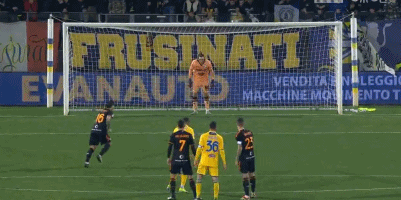 世界杯选拔赛出现突发状况，引广泛关注